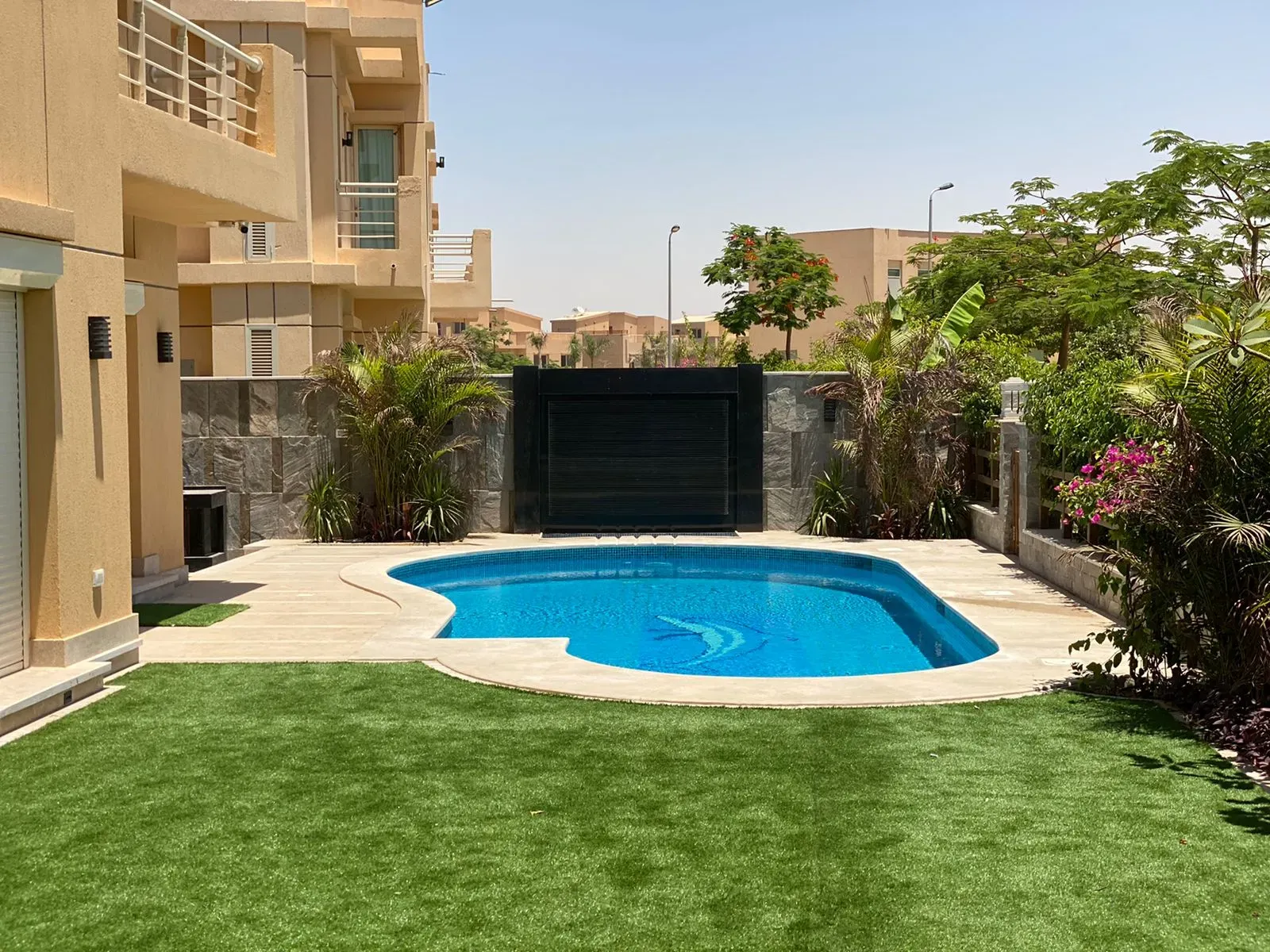 Garden & Roofs - View 2